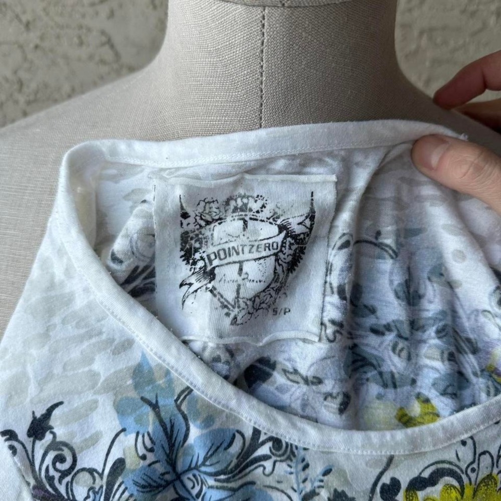 **SOLD** POINT ZERO ALL OVER PRINT "FLORAL" TOP - Picture 4 of 4